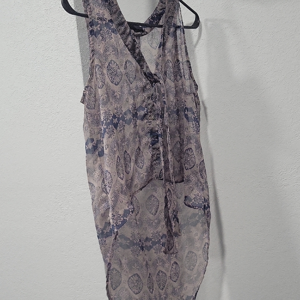 Source Unknown Gray and White Asymmetrical Tie Front Blouse